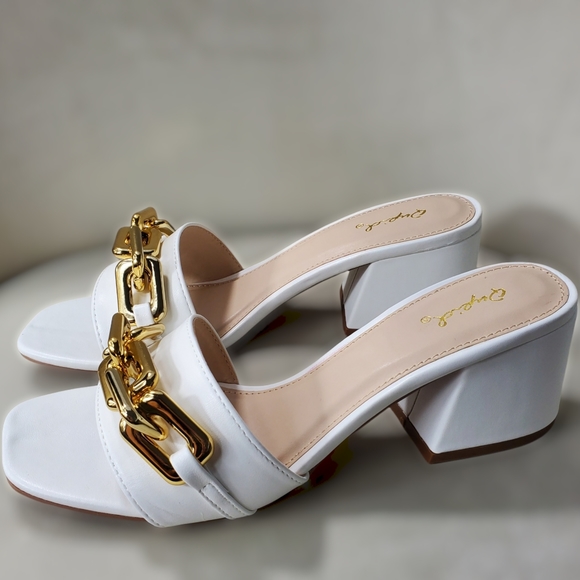 🎉✨️HOST PICK✨️🎉 White Gold Chain Link Sandals - Picture 4 of 10